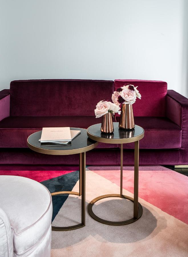 Fauchon L'Hotel Париж Екстер'єр фото A set of nesting tables